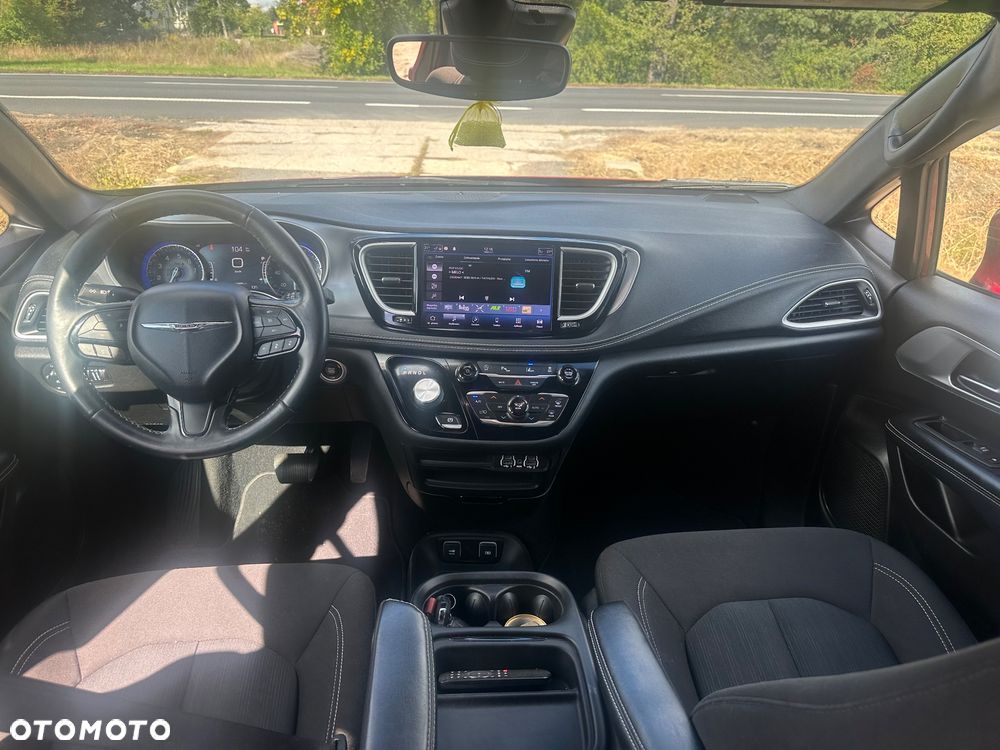 Chrysler Pacifica - 18