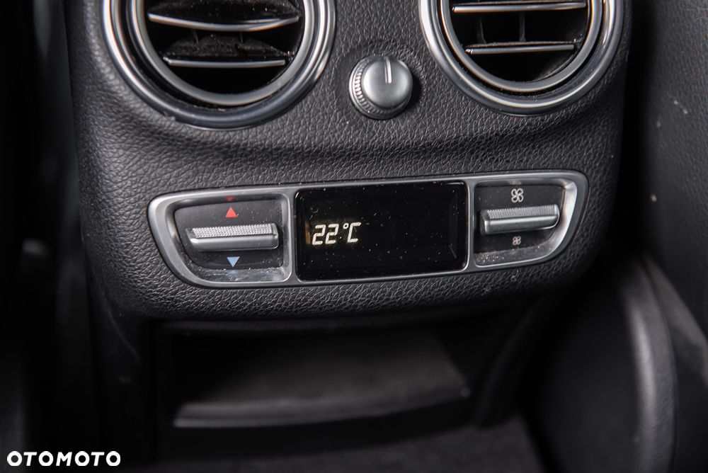 Mercedes-Benz Klasa C 400 4-Matic 9G-TRONIC - 31