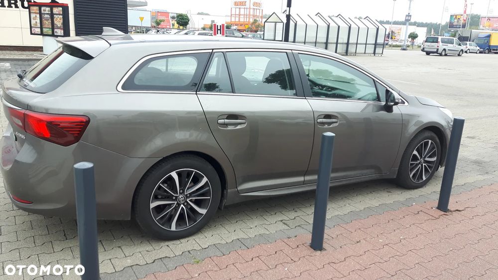 Toyota Avensis - 4