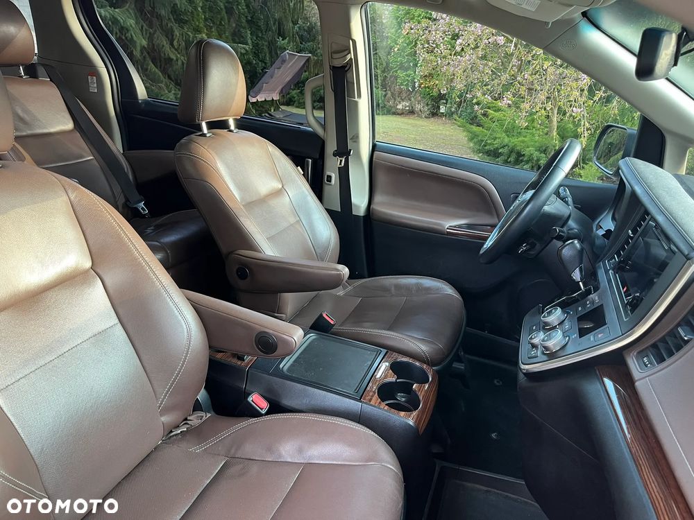Toyota Sienna - 13