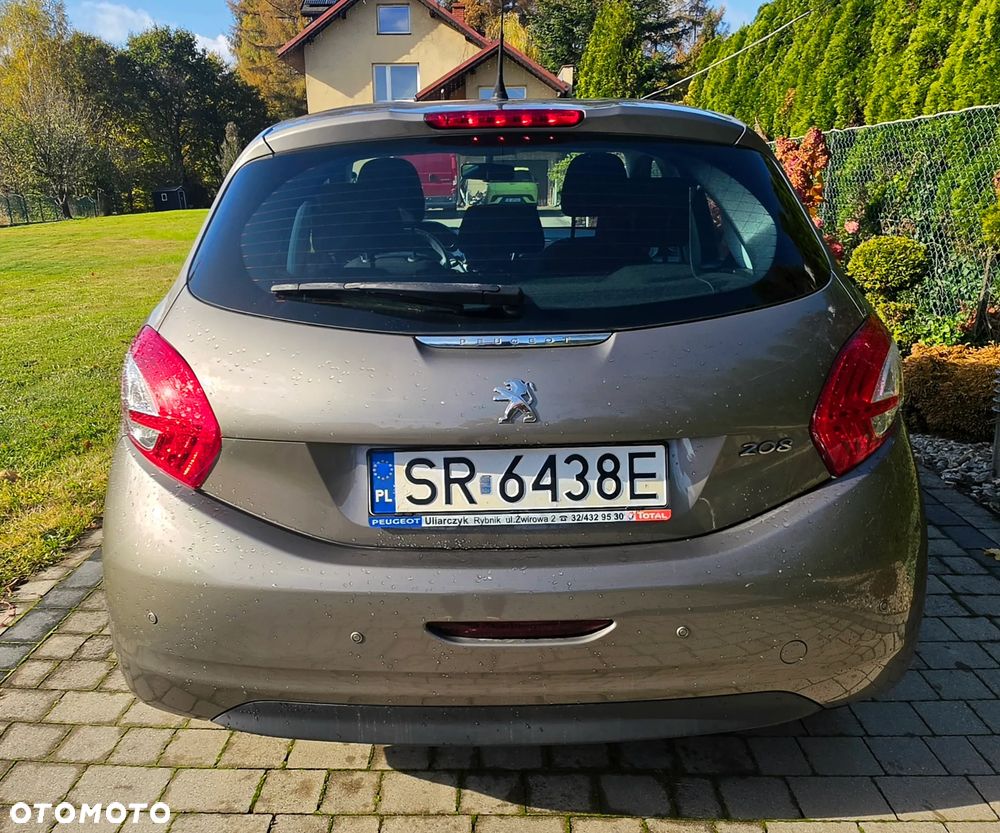 Peugeot 208 2012 photo 2