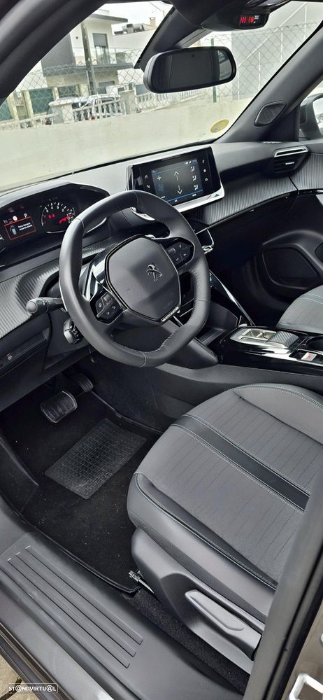 Peugeot 2008 1.5 BlueHDi Allure Pack EAT8 - 11