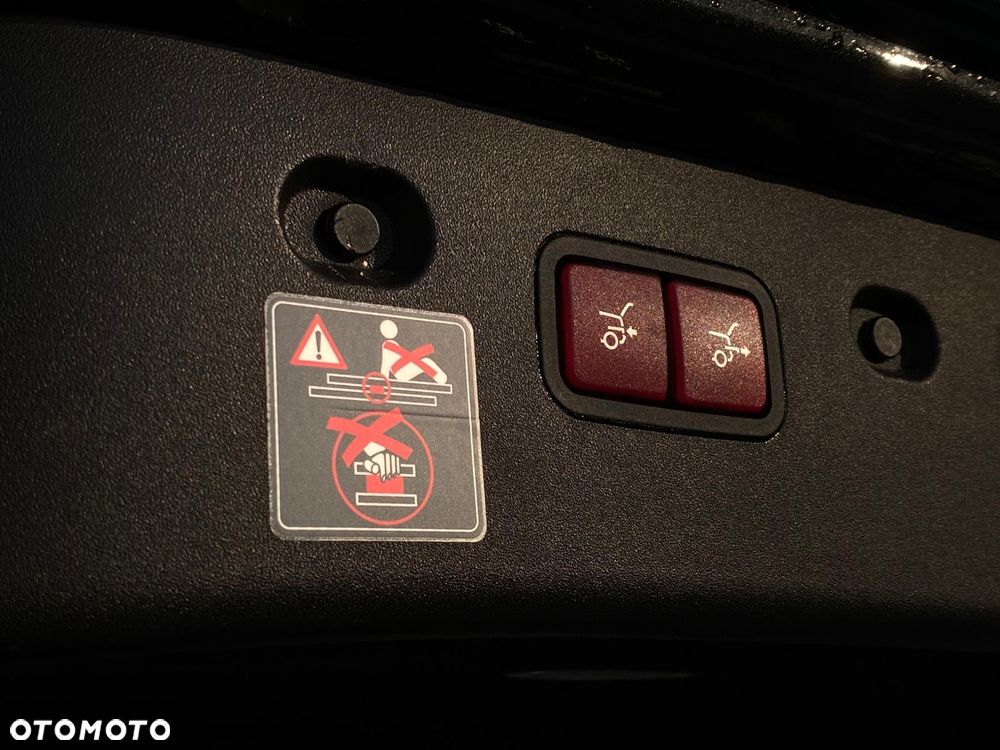 Mercedes-Benz Klasa E 63 AMG T 7G-TRONIC - 24