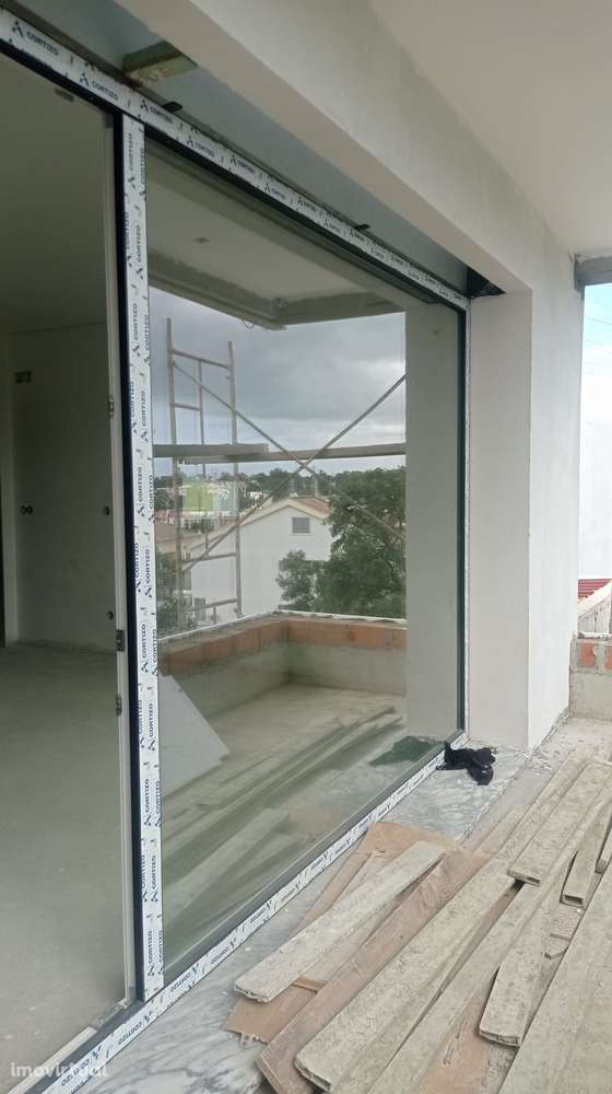 moradia geminada em fase de construção - Grande imagem: 3/7