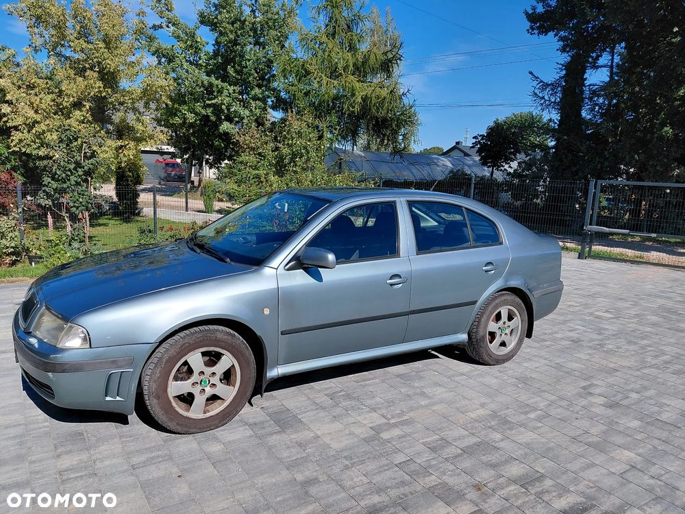 Skoda Octavia 1.6 Ambiente - 3