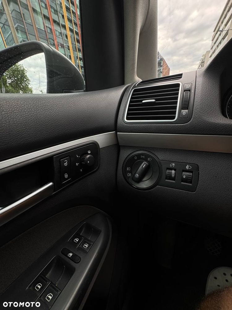 Volkswagen Touran 1.6 TDI DPF Comfortline - 11