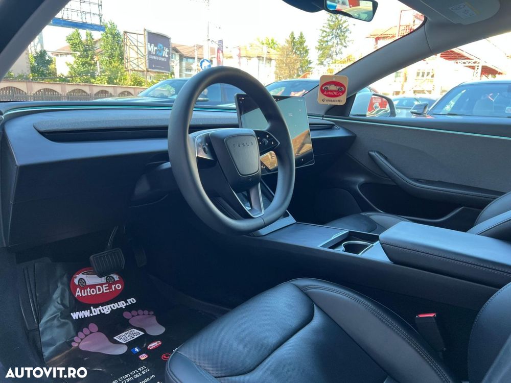 Tesla Model 3 - 8