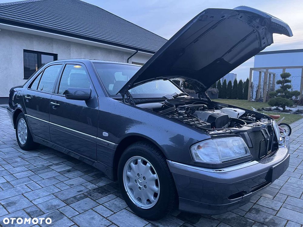 Mercedes-Benz Klasa C 180 Classic - 16