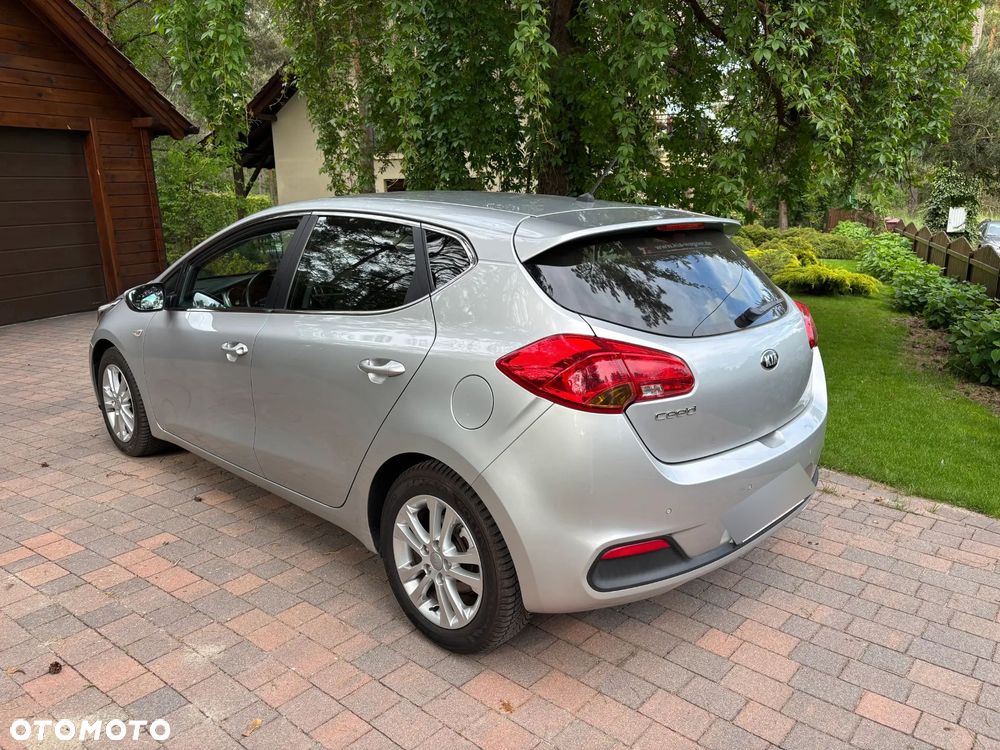 Kia Ceed 1.6 GDI Dream Team Edition - 4