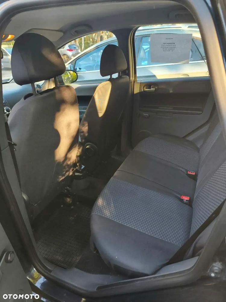 Mitsubishi Colt - 2