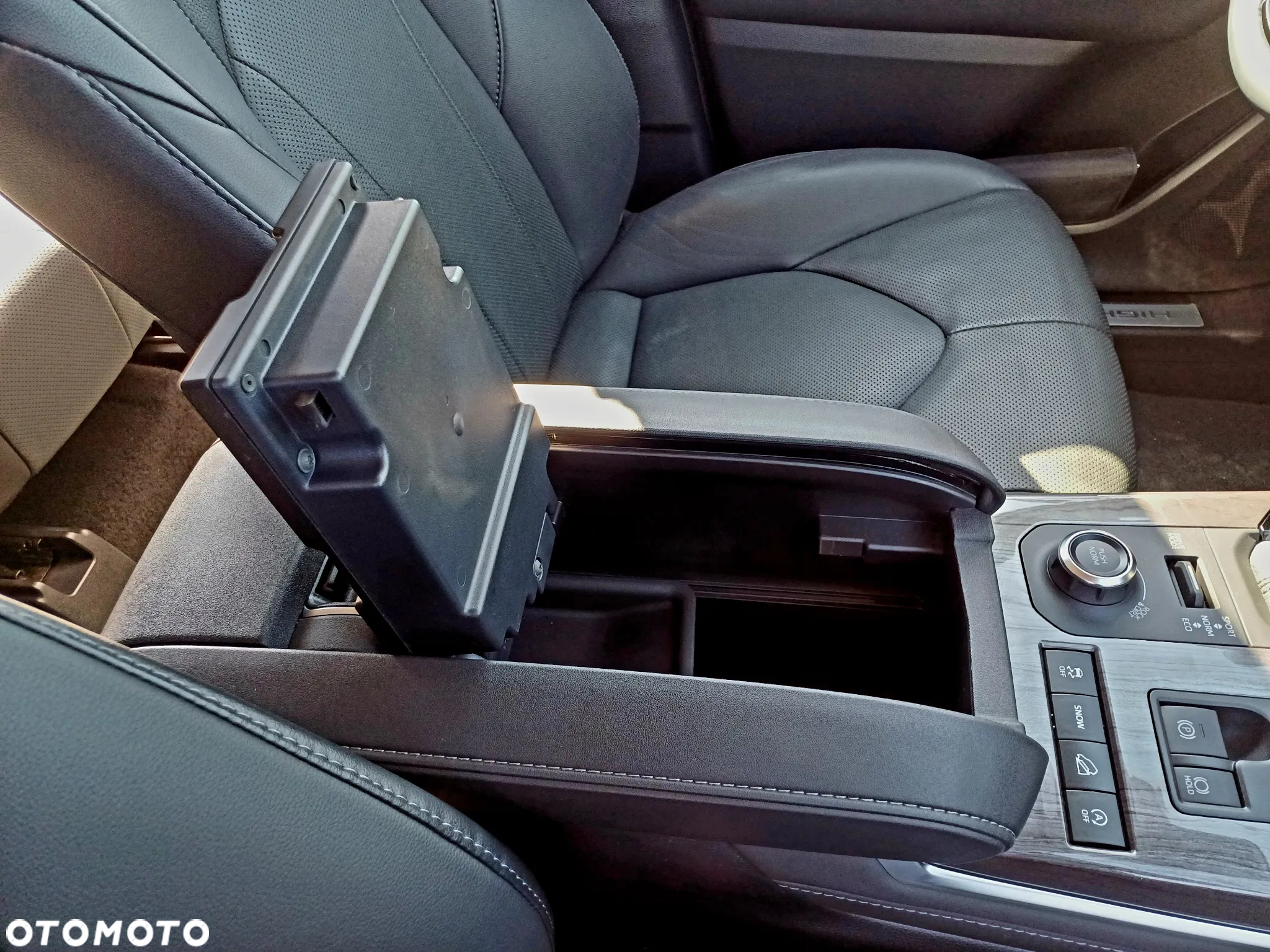 Toyota Grand Highlander - 14