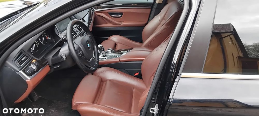 BMW Seria 5 520d xDrive - 14