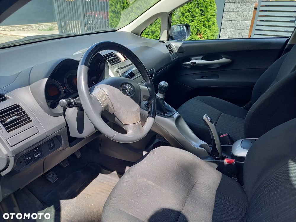 Toyota Auris 1.4 D-4D Luna - 4