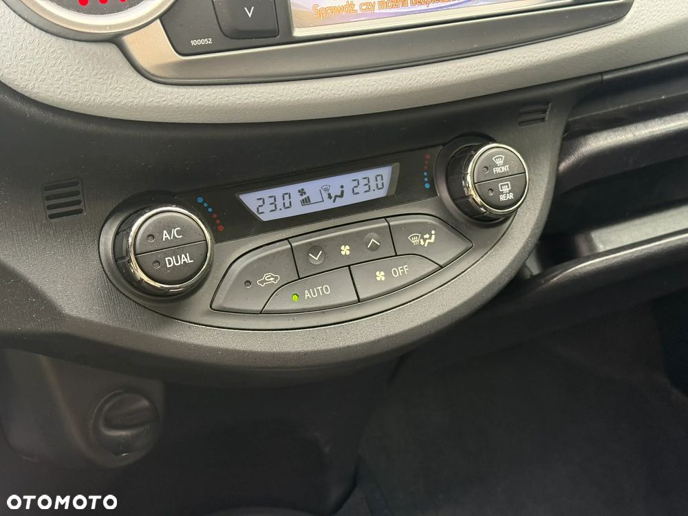 Toyota Yaris Hybrid 100 Premium - 17