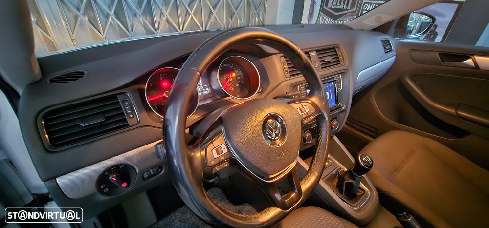 VW Jetta 2.0 TDI Confortline - 50