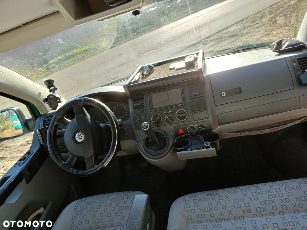 Volkswagen Caravelle - 8