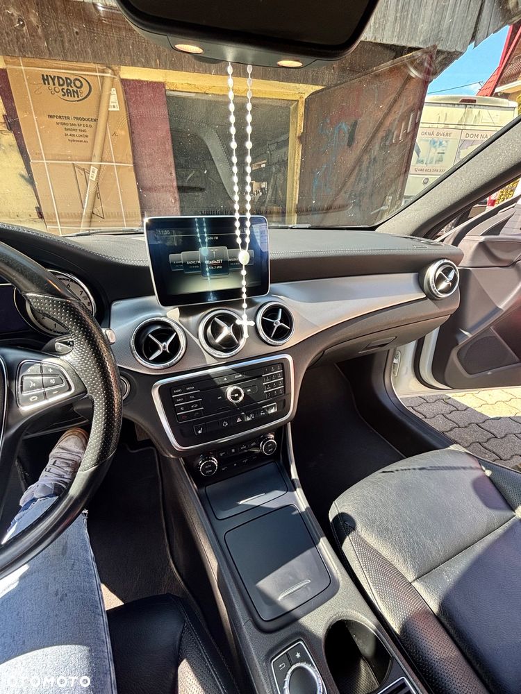 Mercedes-Benz CLA 200 7G-DCT - 10