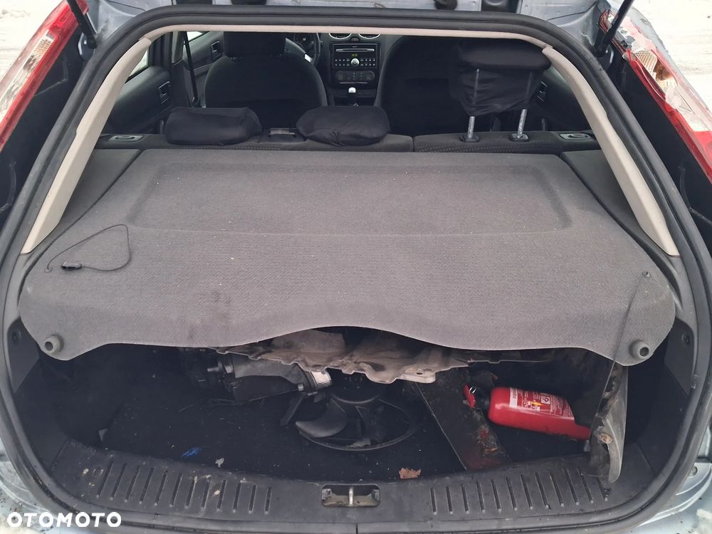 Ford Focus Mk2 2 II HB GHIA silnik 1.6 TDCi HDi 110KM GBDA 10JB alternator turbina skrzynia biegów manual sprzęgło drzwi lewe prawe klapa zderzak błotnik lusterko kolor Z3 Błękit niebieski lampa tył czujniki PDC blenda zamek belka sanki tłumik wydech zwrotnica mcperson maglownica pompa wspomagania paliwa przewód sterownik radio boczek fotel fotele szyba czołowa czujnik podszybie wiązka panel sterownik silnika abs serwo belka konsola kierownica osłona atrapa zacisk podłokietnik tapicerka podsufitka lampka rozrusznik alternator klimatyzacja kierownica NA CZĘŚCI WSZYSTKIE CZĘŚCI - 5
