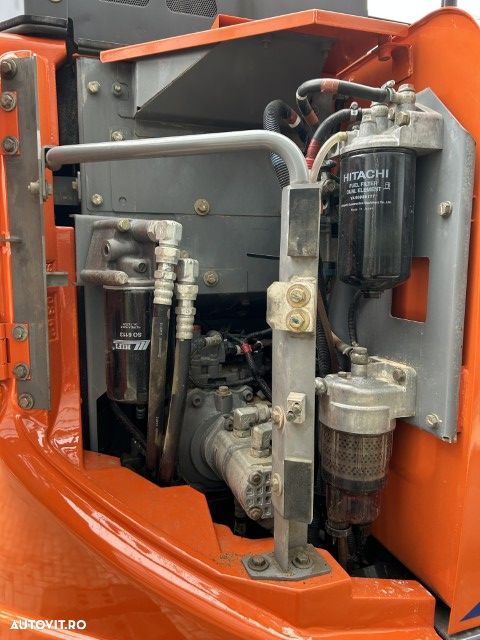 Hitachi ZX 135 US-6 - 12