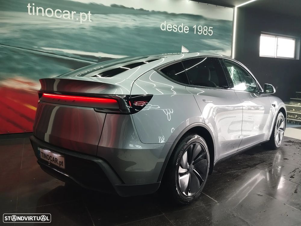 Tesla Model Y - 5