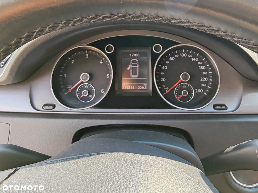 Volkswagen Passat 2.0 TDI Comfortline - 8