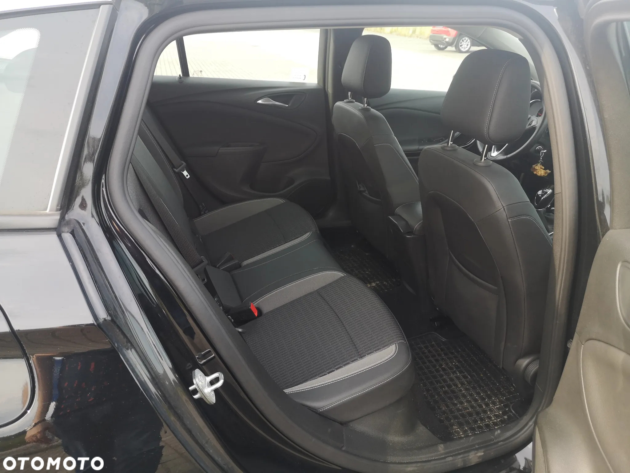Opel Astra V 1.2 T Elegance S&S - 12