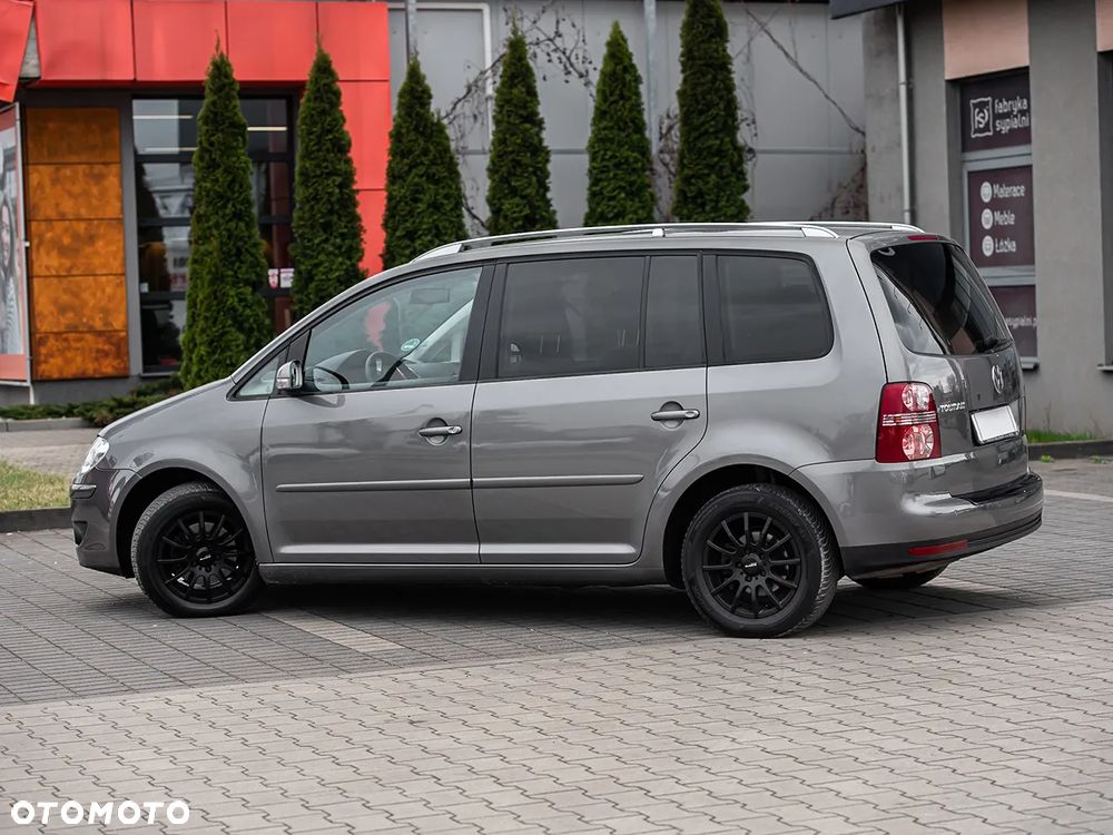 Volkswagen Touran - 10