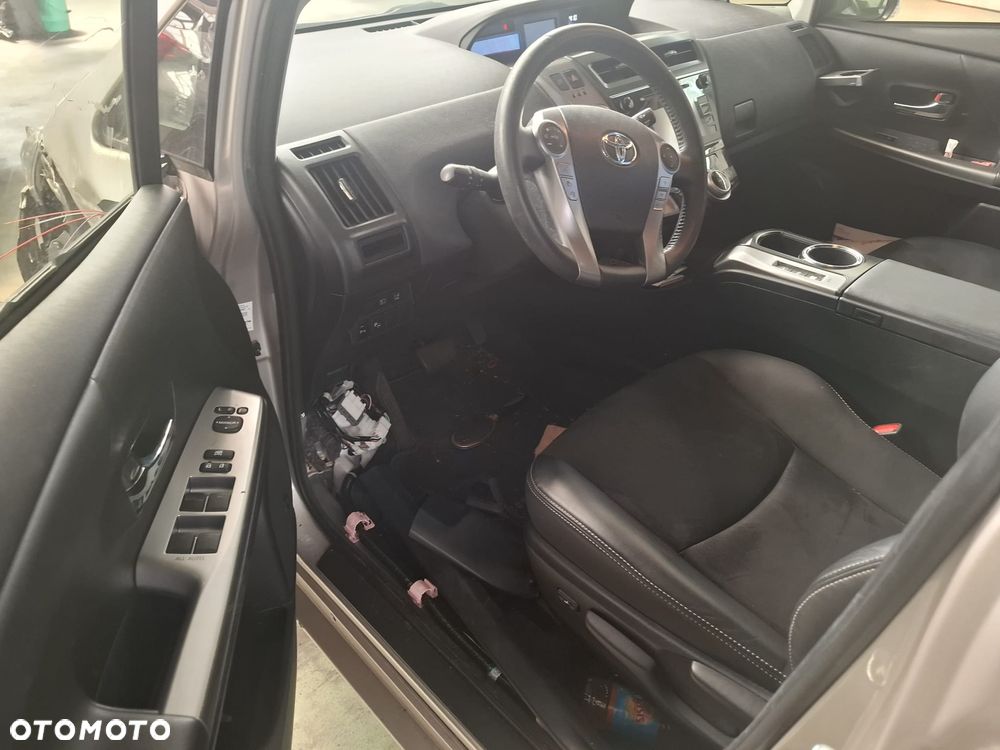 Toyota Prius+ (Hybrid) - 17