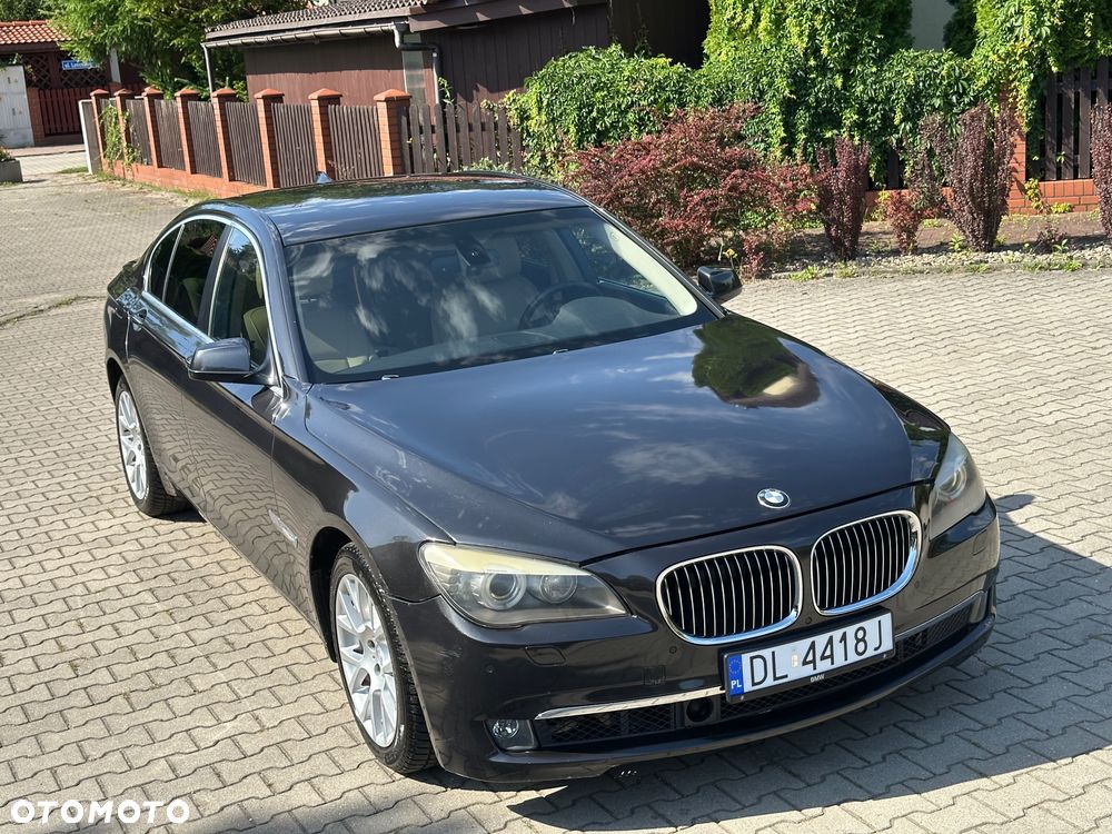 BMW Seria 7 740i - 8