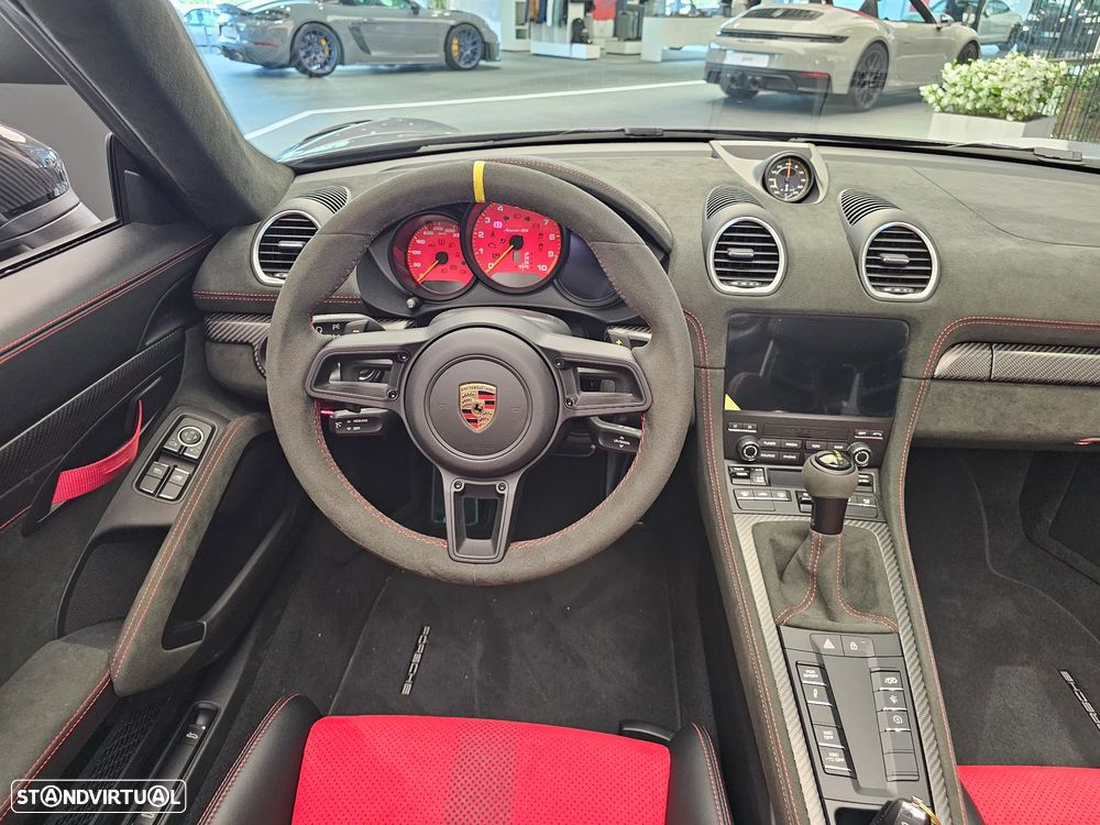 Porsche 718 Spyder - 26