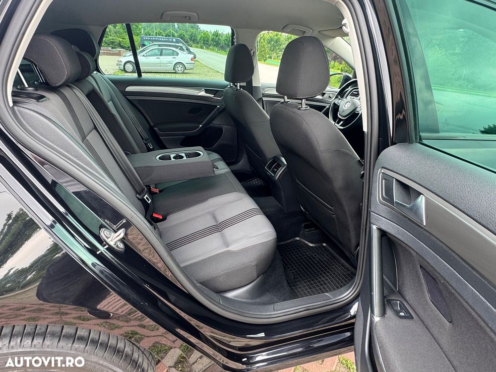 Volkswagen Golf - 12