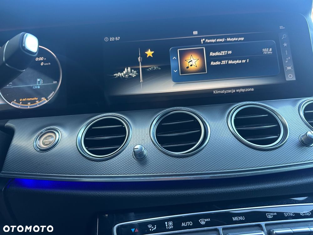 Mercedes-Benz Klasa E 200 4-Matic 9G-TRONIC - 17