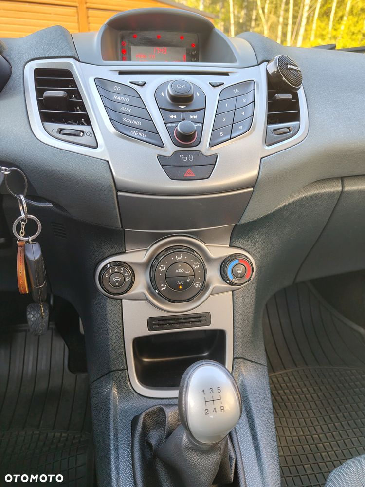 Ford Fiesta 1.25 Titanium EU5 - 6