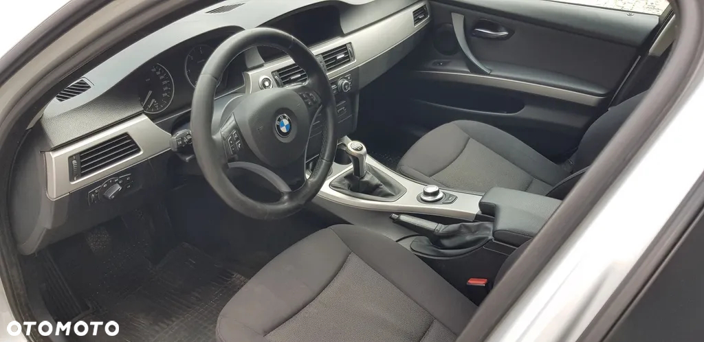 BMW Seria 3 318d - 10