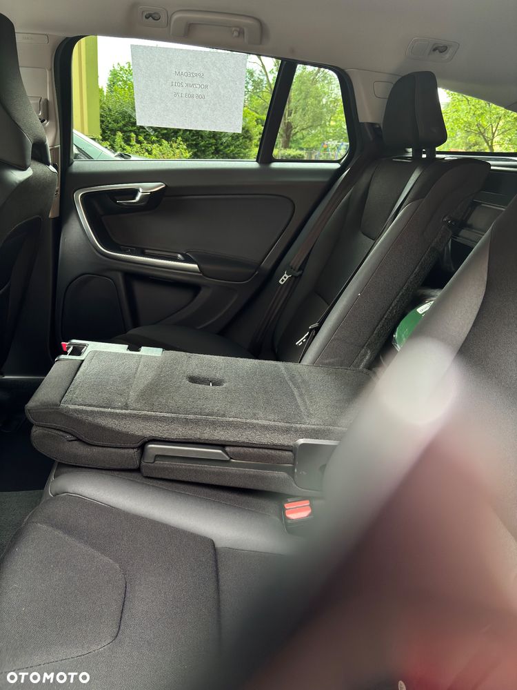 Volvo V60 D3 Momentum - 8