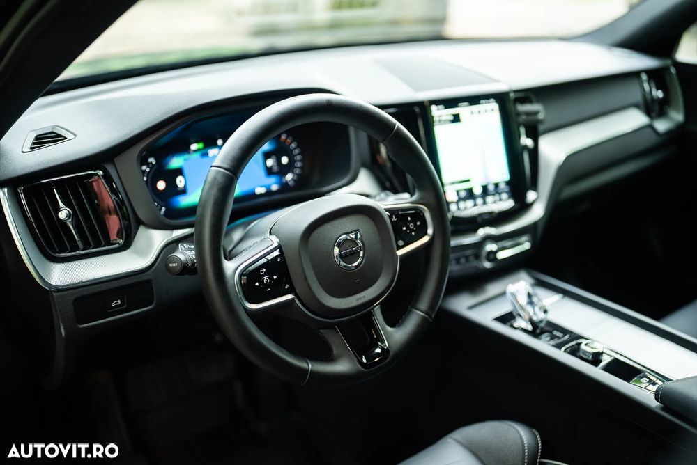 Volvo XC 60 B5 AT AWD MHEV Plus Dark - 6