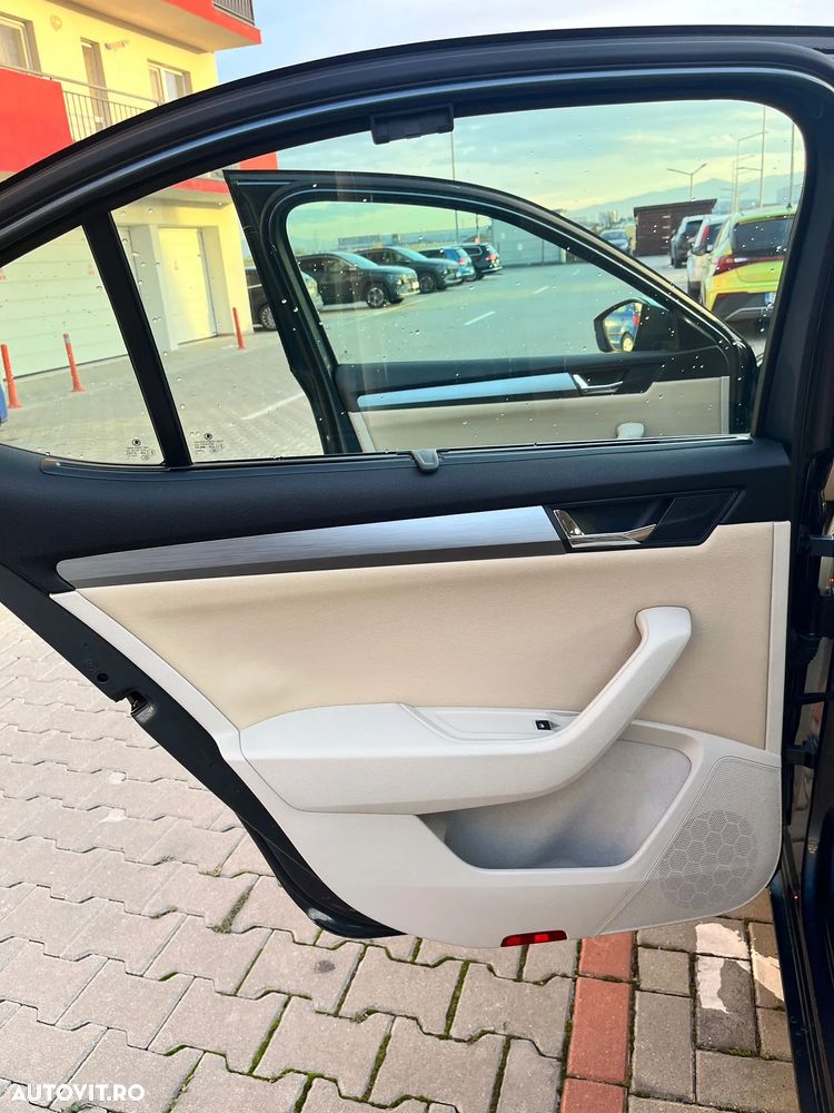 Skoda Superb 2.0 TDI Premium Edition - 14