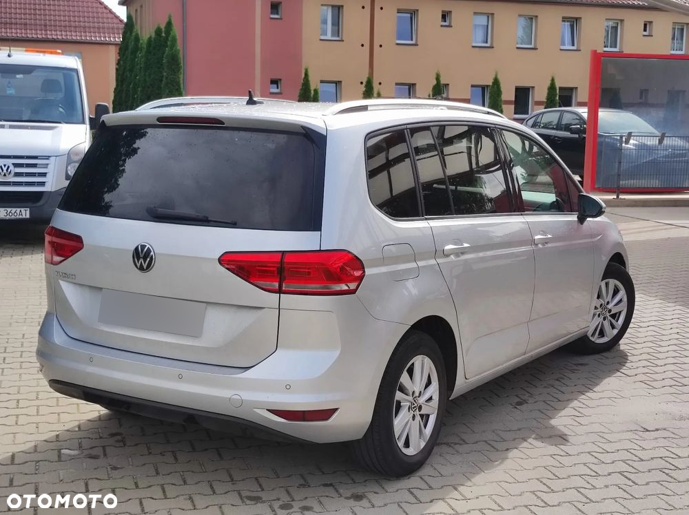 Volkswagen Touran - 10