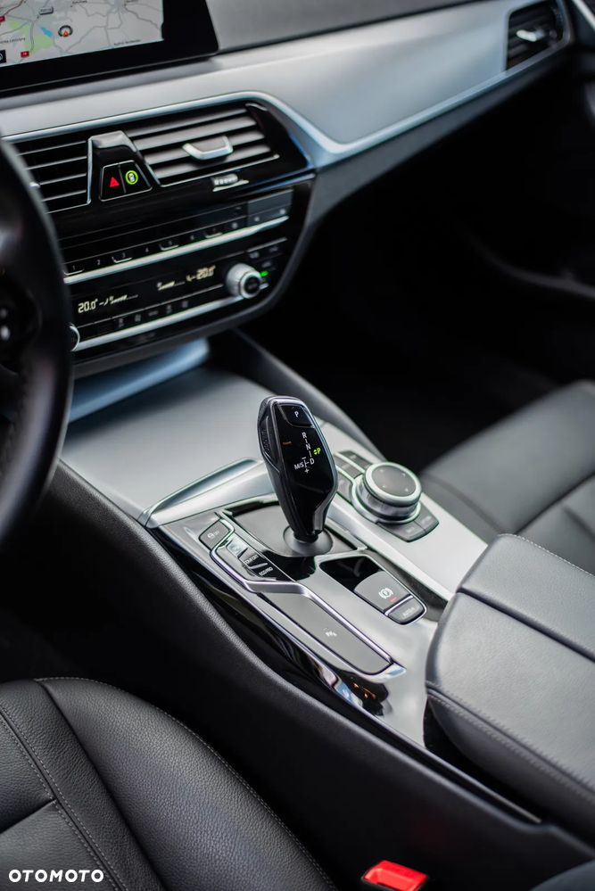 BMW Seria 5 520d xDrive - 17