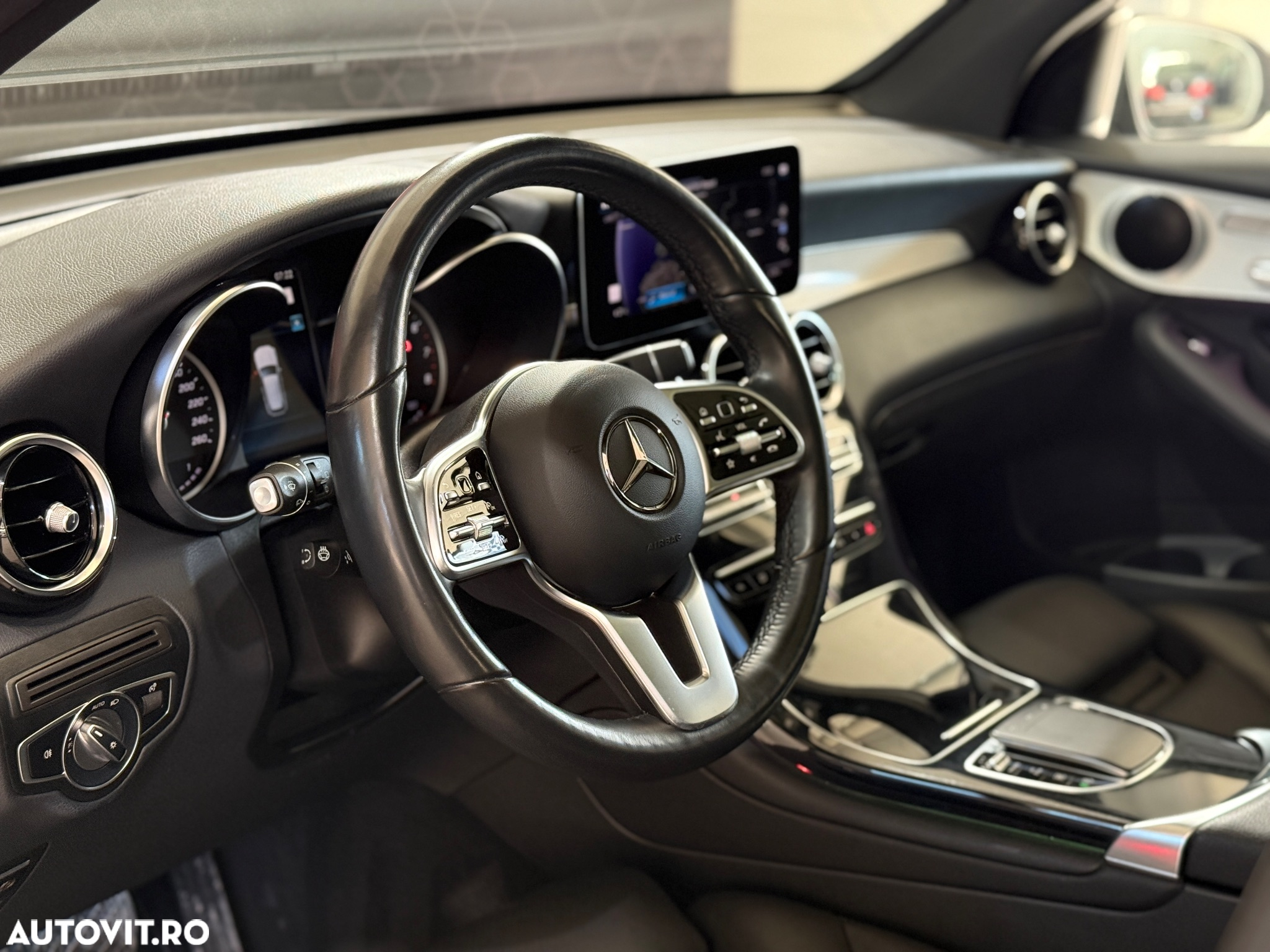 Mercedes-Benz GLC 300 4Matic 9G-TRONIC - 9