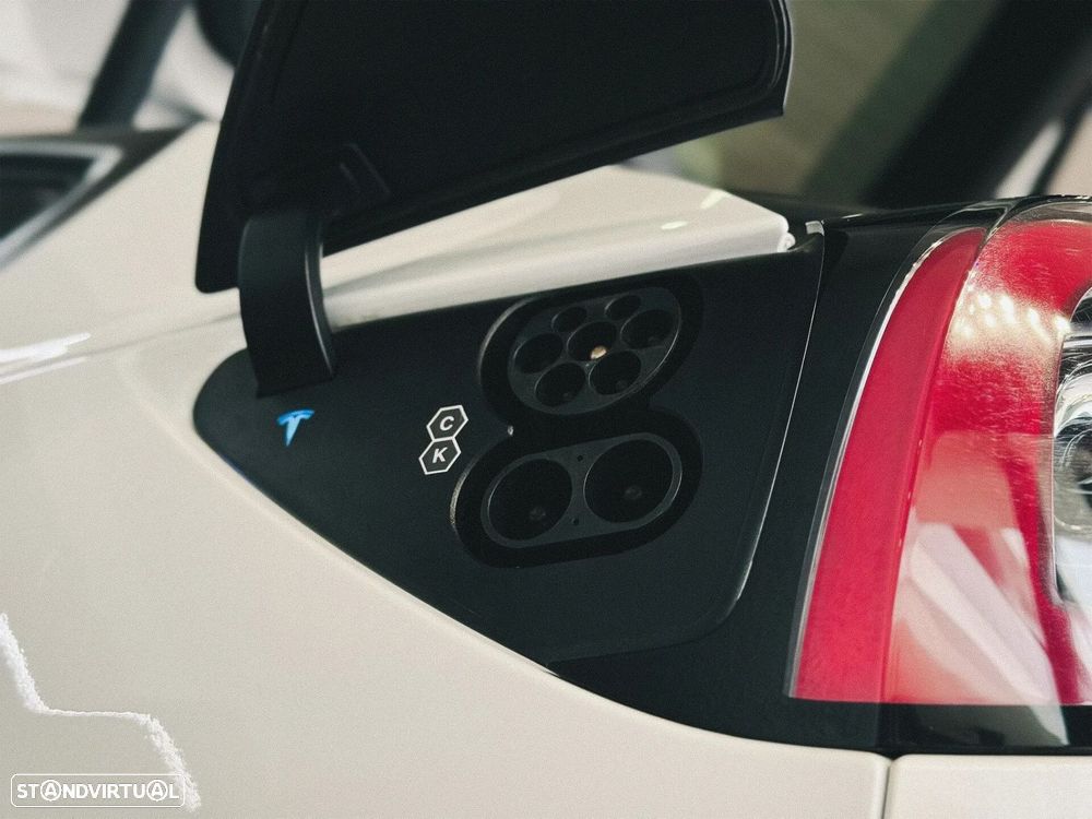 Tesla Model Y - 17