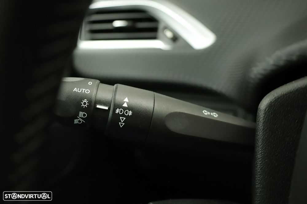 Peugeot 208 1.2 PureTech Active - 16