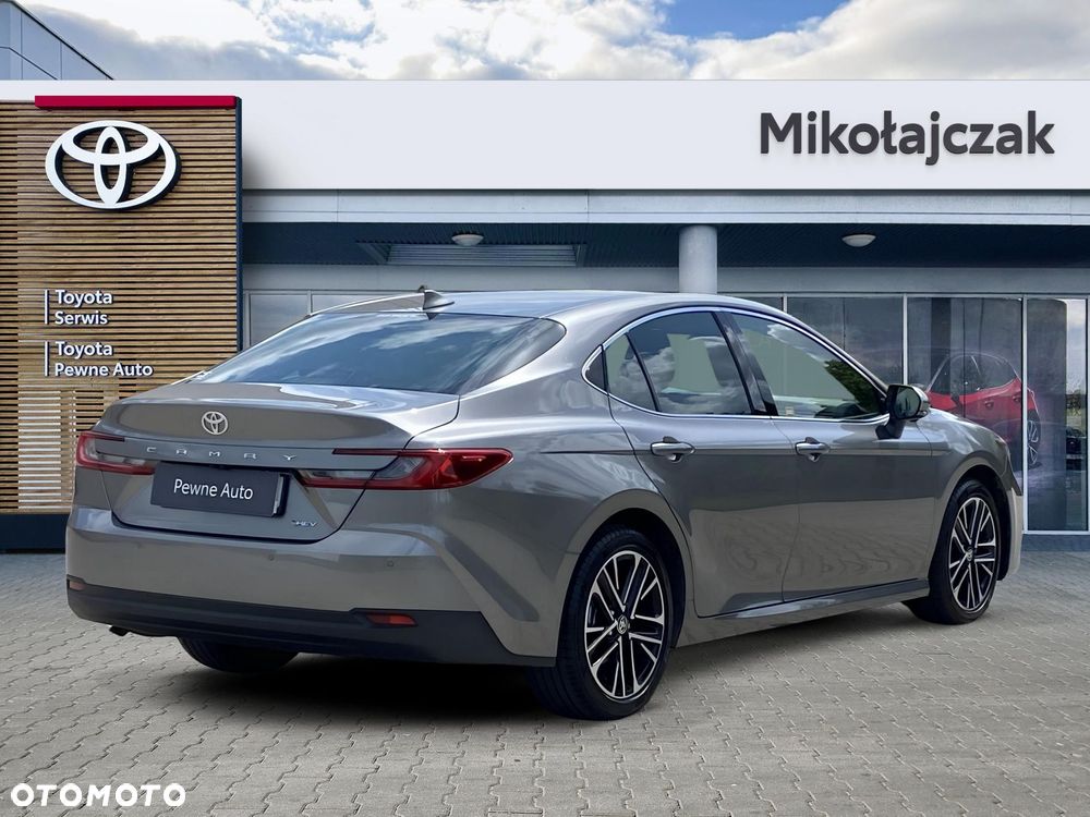 Toyota Camry - 3