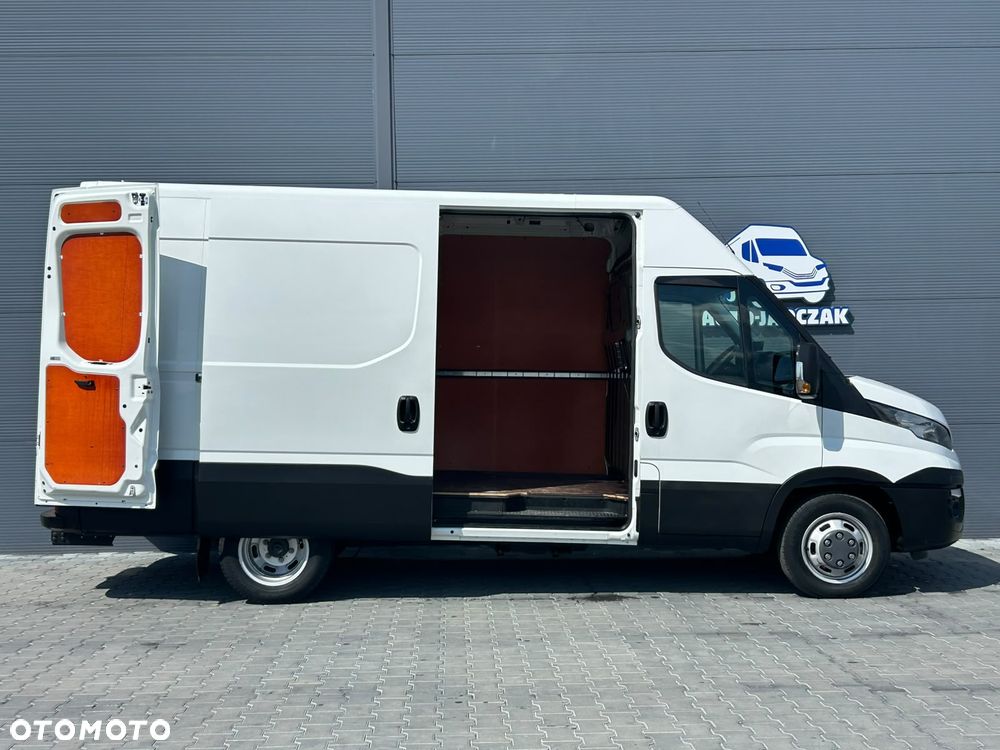 Iveco Daily 35C18 3.0 HPI L3H2 Średniak **Tylko 54tyś. km.**KLIMA**Hak 3,5t.**NA BLIŹNIAKACH**Sprowadzony**2018R** - 6