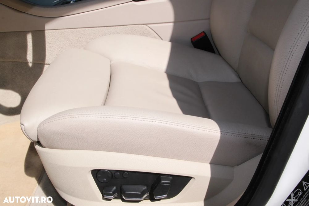 BMW Seria 5 525d xDrive AT - 33