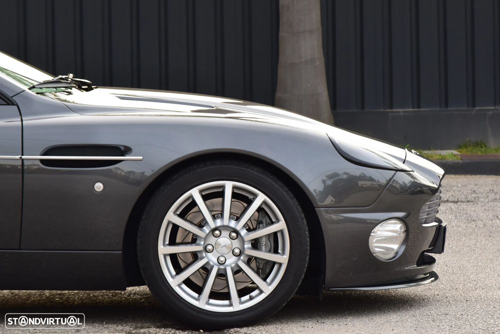 Aston Martin Vanquish - 27