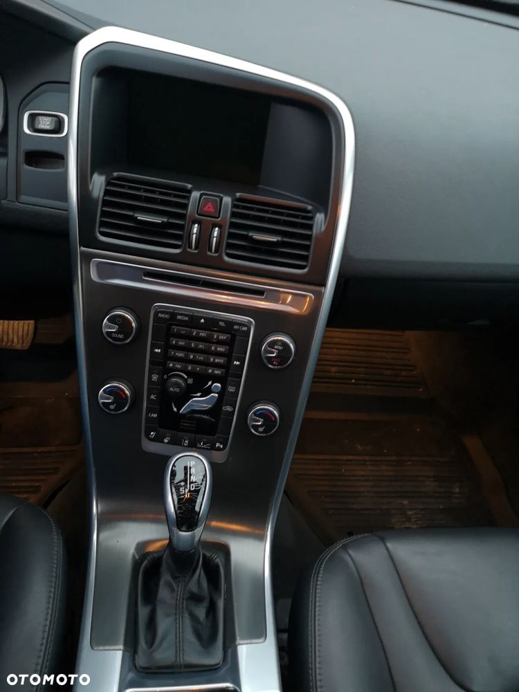 Volvo XC 60 T6 AWD Edition Pro - 17