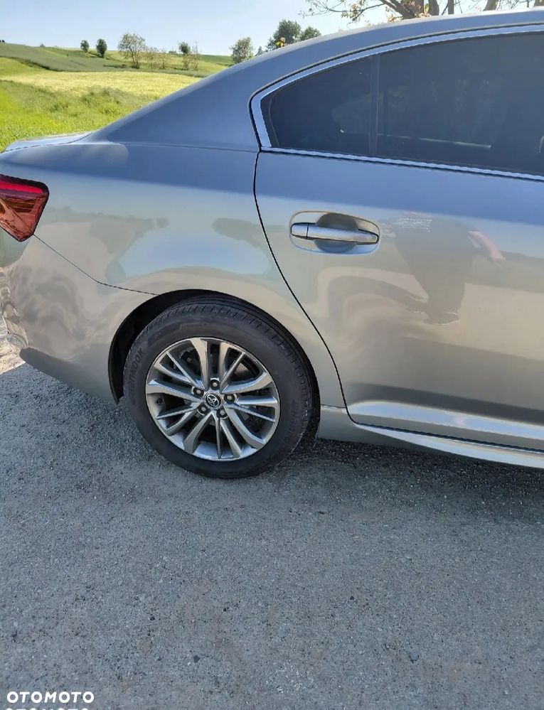 Toyota Avensis 1.8 Active - 3