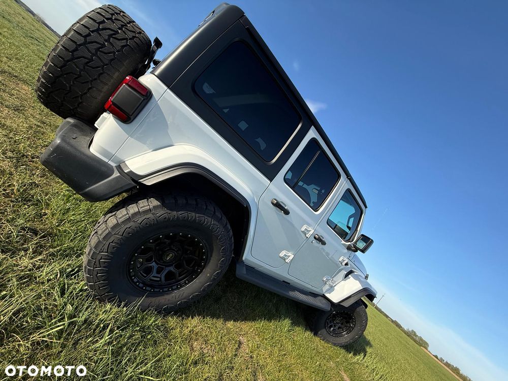 Jeep Wrangler - 8