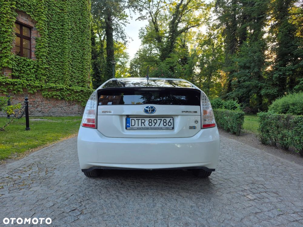 Toyota Prius (Hybrid) Executive - 7